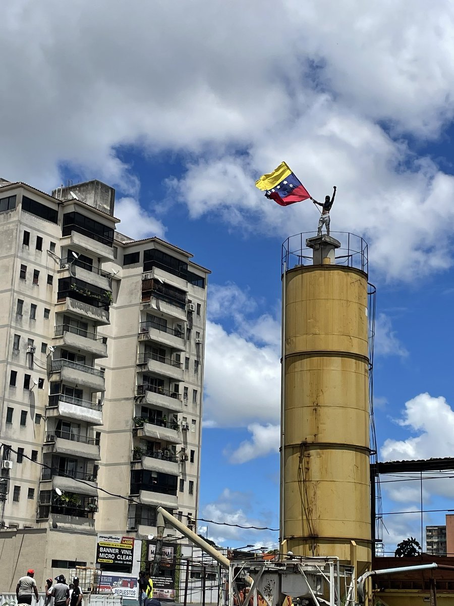 Alfredosfloresp's tweet photo. La libertad está cerca.
Valencia, Venezuela 2024

#AMariaCorinaNolatocaNadie #sosvenezuela https://t.co/NgE8DF4q7K