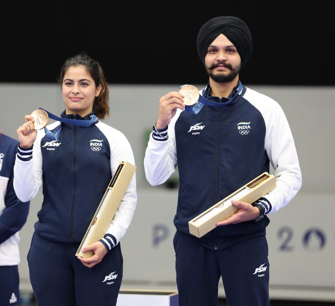 Panicker35's tweet photo. Incredible win, Manu and Sarabjot! India is proud! 🇮🇳😍

#olympics2024 #Paris2024 #ParisOlympics2024 #ManuBhaker #sarabjotsingh #ProudIndian #HistoricWin #CongratulationsIndia https://t.co/akBOSlSmVu