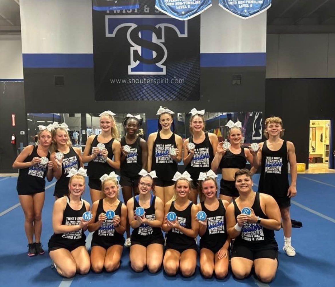 DIAMONDS ARE GOING TO MAJORS <a href="/MAJORScheer/">The MAJORS</a> <a href="/TandS_Diamonds/">Twist & Shout Diamonds</a>