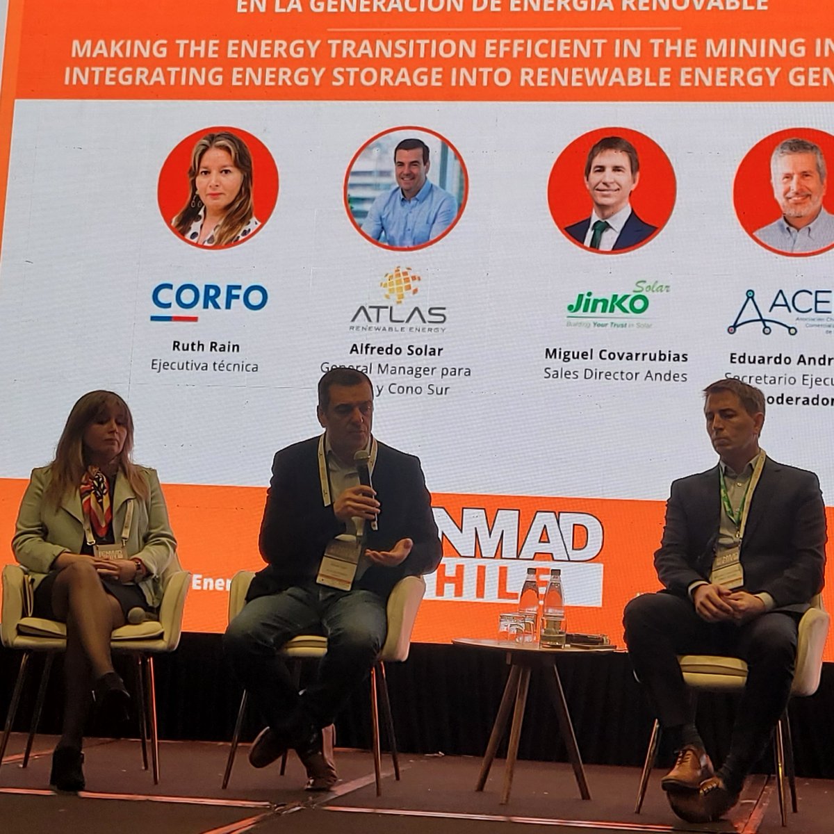 HOY <a href="/EdAndradeH/">Eduardo Andrade</a>, sec. ejec. de #ACEN,  moderó el panel sobre la integración del almacenamiento a la generación renovable en la 3 versión de #RENMADChile2024 donde se dijo que los costos sistémicos debieran ser razonables para que no se desconecten masiva% los grandes consumos🌞🔋