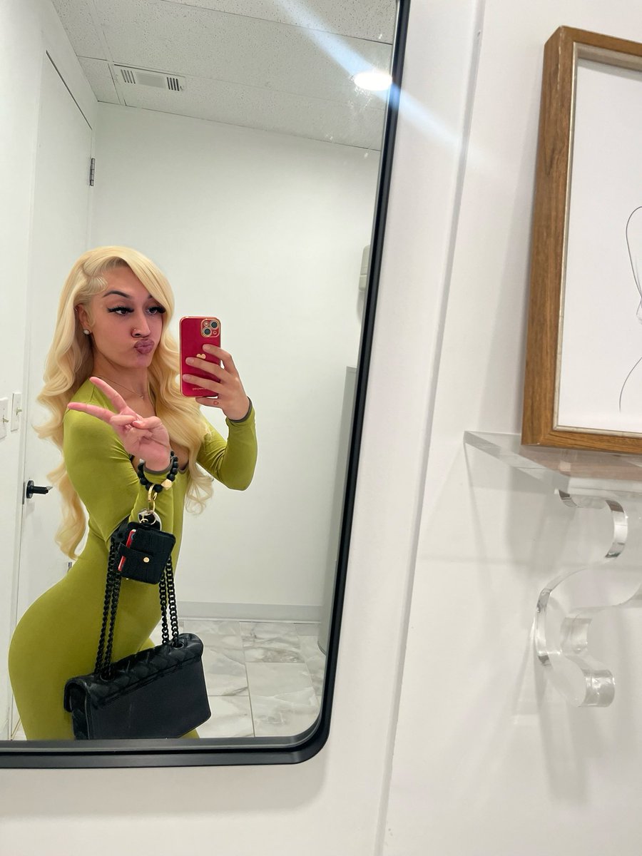 prettygalhanna's tweet photo. blondes definitely have more fun🫧 https://t.co/1Io6at0Oac
