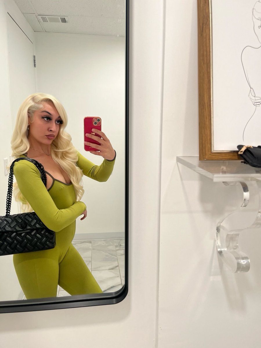 prettygalhanna's tweet photo. blondes definitely have more fun🫧 https://t.co/1Io6at0Oac