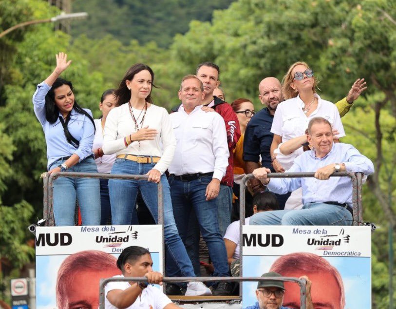 delsasolorzano's tweet image. ¡Gracias, Venezuela! Seguiremos luchando en unidad por la libertad, hasta el final. Junto al Presidente @EdmundoGU, @MariaCorinaYA y todos los líderes de la unidad.