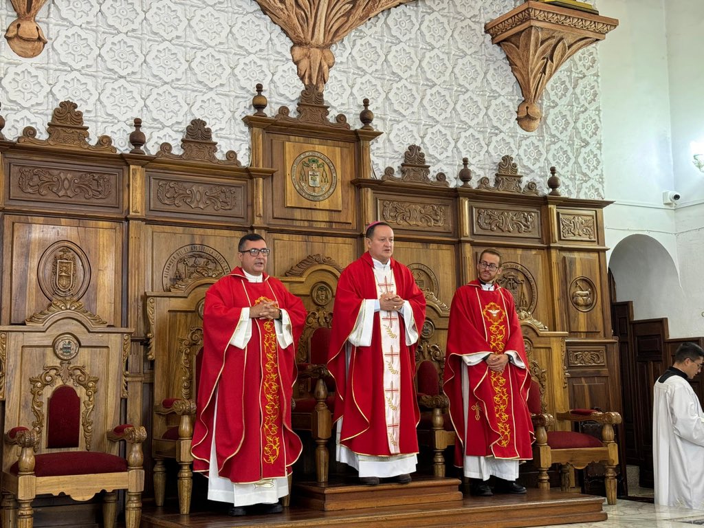 DiocesisSC's tweet photo. 444 jóvenes confirmados en las parroquias Nuestra Señora de Los Ángeles de la Grita y Basílica Espíritu Santo https://t.co/jiGBFqpxOF