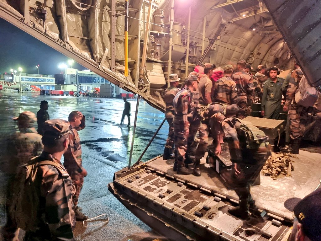 VenkaTweetesh's tweet photo. The Indian Air Force Aircraft C130 carrying the second Column of troops along with rescue equipments from #Pangode Military Station #Trivandrum has landed in #Kozhikode . The troops will engage in rescue operations in #Wayanad #WayanadDisaster #WeCare https://t.co/tpTJkPBQ2h