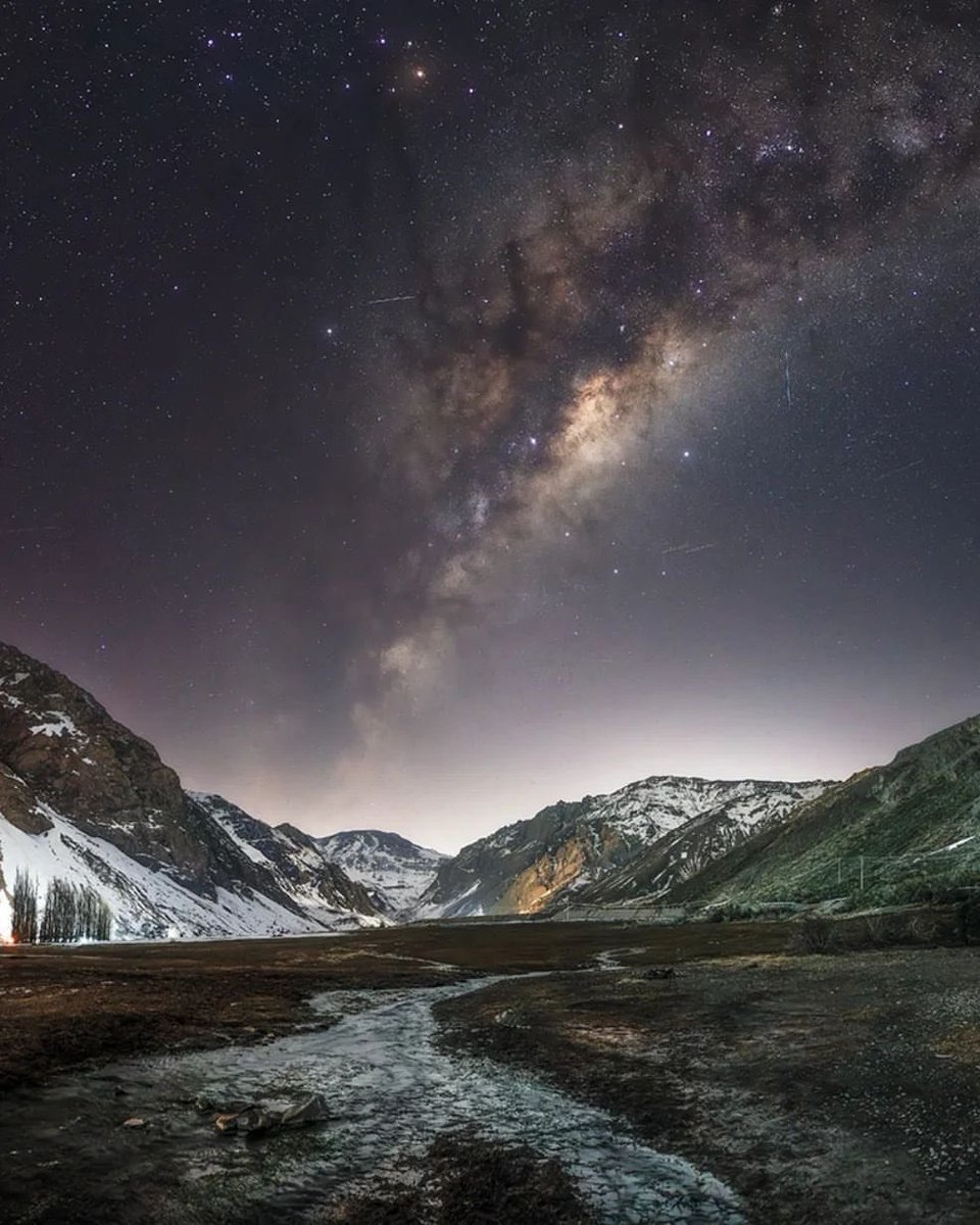 cajondelmaipo's tweet photo. Un tremendo registro del arco galáctico de invierno sobre el volcán San José y valle del Río Volcán #SanJoséDeMaipo, donde se ve impactante todo el sector. 🌌

📸 Cesar Castillo
#CajónDelMaipo #Chile #Fotografía #AstroFotografía https://t.co/sUggfJhZrb