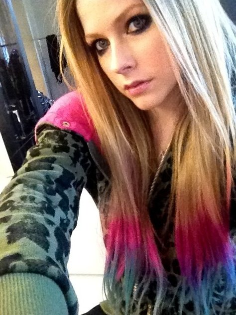 lavignearchives's tweet photo. Avril Lavigne 💖 https://t.co/MdL3UKFxal