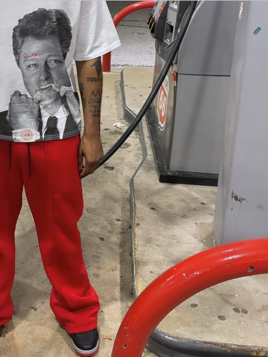 ArkansasPrince's tweet photo. 30 Day Run

👕: @isaiahmicahco 

 #GRWM #houston #clothingline #bred4 https://t.co/XTokTolYeU