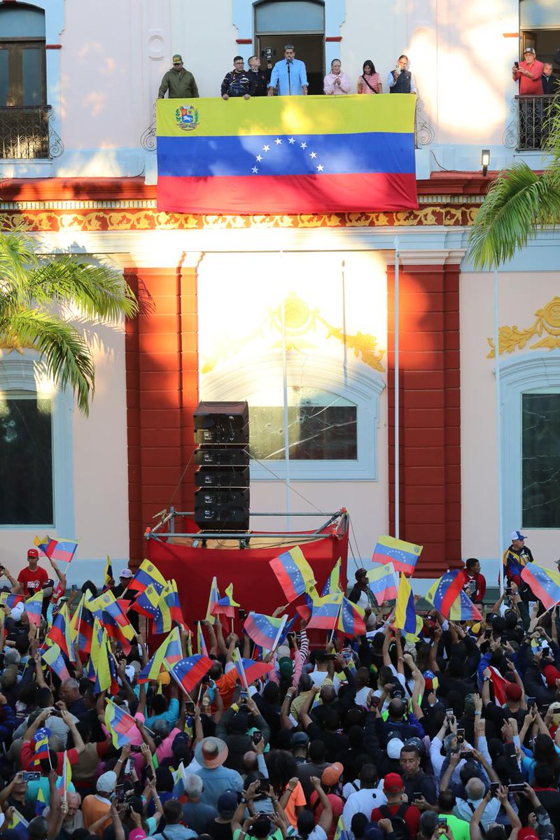 Movimiento Revolucionario TUPAMARO Vzla. (@tupamaromrt_) on Twitter photo #AsíLoDijo 📸|| Desde el Balcón del Pueblo, en el Palacio de Miraflores nuestro Presidente <a href="/NicolasMaduro/">Nicolás Maduro</a> : "Creo y tengo fe y la certeza de que saldremos de esto, más fortalecidos, nada ni nadie va a detener el camino de grandeza de Venezuela" #AsíLoDijo 📸|| Desde el Balcón del Pueblo, en el Palacio de Miraflores nuestro Presidente <a href="/NicolasMaduro/">Nicolás Maduro</a> : "Creo y tengo fe y la certeza de que saldremos de esto, más fortalecidos, nada ni nadie va a detener el camino de grandeza de Venezuela"
