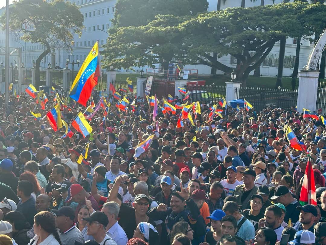 Aquí estamos los de Chavez en apoyo a <a href="/NicolasMaduro/">Nicolás Maduro</a>