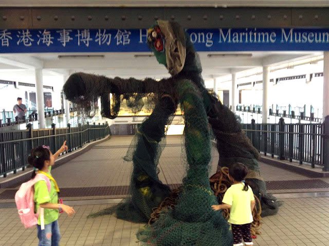The Net Man continues thrive in California, after a long stint with his brother in Hong Kong - representing the issues the ocean has with “ghost nets” and old fishing gear…

Thanks to Beach Plastic from Judith and Richard Lang.

plasticforever.blogspot.com/2024/07/the-gh… <a href="/NOAA/">NOAA</a> <a href="/NatGeo/">National Geographic</a> <a href="/UNEP/">UN Environment Programme</a> #inc5