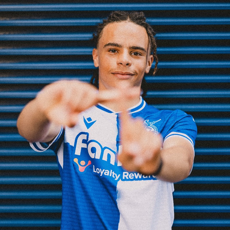 Official_BRFC's tweet photo. 𝑶𝒖𝒓 𝑸𝒖𝒂𝒓𝒕𝒆𝒓𝒔, 𝑭𝒐𝒓𝒆𝒗𝒆𝒓...

Our 2024/25 home kit will be available to purchase in-store from Saturday 3 August 👊