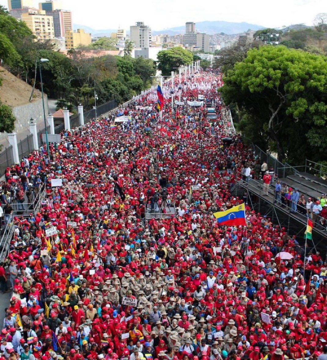 Los chavistas estamos en la calle!