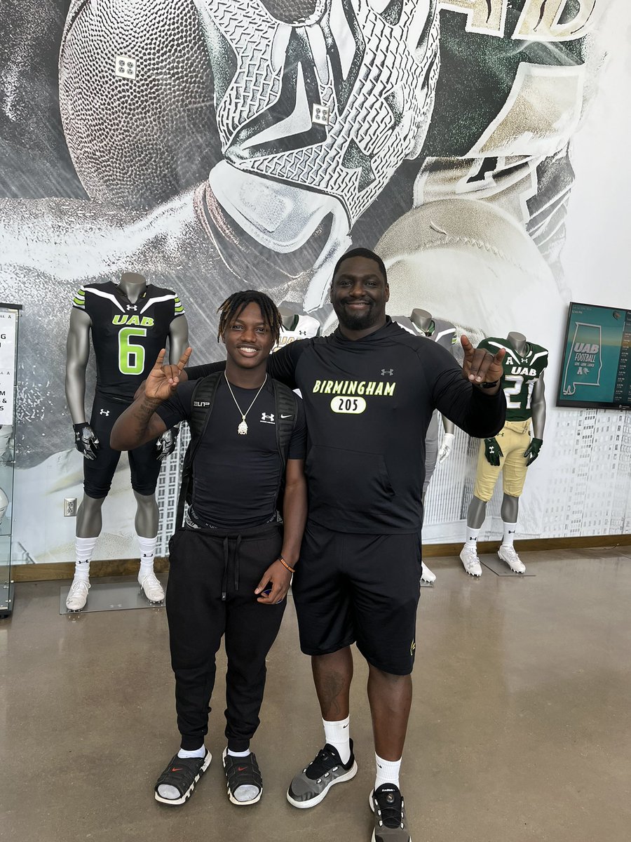 Had a great time at UAB with <a href="/Jq_island27/">JuQuarius (JQ) Brooks</a> hope bro makes the right choice and hope to be back soon!!🐉🔥

<a href="/UABRecruiting/">UAB FB Recruiting</a> <a href="/CoachHenDo88/">Tristan Henderson</a> <a href="/hytfootball/">Hueytown Football</a> <a href="/CoachL__/">Coach L</a>
