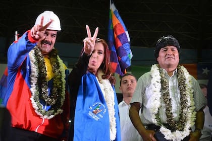 Donde está <a href="/CFKArgentina/">Cristina Kirchner</a> ?🤔

Respaldas la Dictadura de tu Amigo Maduro en Venezuela?

Zurdos, Corruptos y Delincuentes❌
Y Siempre en contra de su Propio Pueblo✌🏽