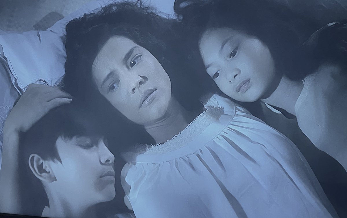 AltheyuhMoves's tweet photo. random thoughts on Pulang Araw:

-Angelu de Leon is surprisingly good in Pulang Araw.  A lot of praise goes to the kids, main stars, and Rhian Ramos (deserve!) but Angelu de Leon plays the villain role with such fragility and authenticity that I think she needs much praise too.  

-it is gritty as hell and epic. it does not shy away from the harsh realities of war. 

-however, what draws me in is the more relatable, quiet moments in the story.  

- The young actress who plays the young Adelina is a future star.  She is effective and really tugs your heart.

- Angelu as Carmela steals the show in the scenes she is in.  It would be easy to play the evil stepmom as a caricature but she plays her with a bit of softness and a mix of mettle.  I like her portrayal.  Made me realize this is Peachy Sandoval, the one who made a lot of our childhood TGIS memories. (showing my age here)

- overall, the show is grand and ambitious, I am not sure how it will fare in local primetime. good choice in putting it on Netflix. 

-  it portrays the Filipino spirit and how we have been abused by the foreign invaders through the years.  No good allies here, all abusers.  and how that abuse has encapsulated our culture.  how it deters us.  

I feel it will be cinematic and tragic.  It has heartbreak written all over it.  But there is beauty in heartbreak and the unwavering spirit.
