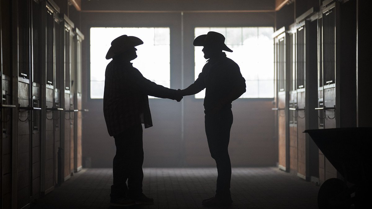AppleTV's tweet photo. From the executive producer of Narcos: the unbelievable true story of the rookie FBI agent who cracked the case of one of Mexico’s most ruthless cartels, Los Zetas.

#CowboyCartel premieres August 2 on Apple TV+ https://t.co/FHU4R90Rr9