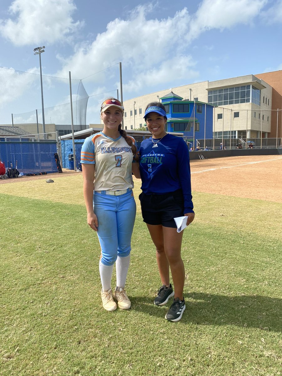 KatMack2026's tweet photo. Had a great 2 day camp at A&M Corpus Christi! Learned a lot, thank you @roxysegura23 and Coach Rodriguez for the tips and learning opportunities🥎🤙 #ShakasUp #IslanderSoftball #GoIslanders 💙💚 https://t.co/fWnKPpWH9y