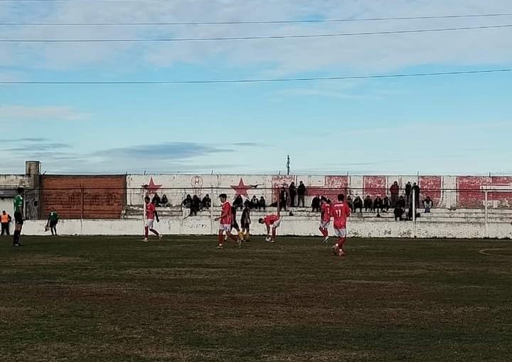 DaleOlimpo's tweet photo. ⚽️ Liga del Sur. Fecha 1. #Huracán 2 #Olimpo 2.

▪️El equipo de Sancho salió a la cancha con: Acosta; Di Nasso, Giorgis, Aguirre, Ithirriague; Acosta, Silva, Parra, Tourn; Rodríguez y Colmenares.

▪️En la pr��xima jornada, el aurinegro recibirá a San Francisco. https://t.co/H18dV0t6sV