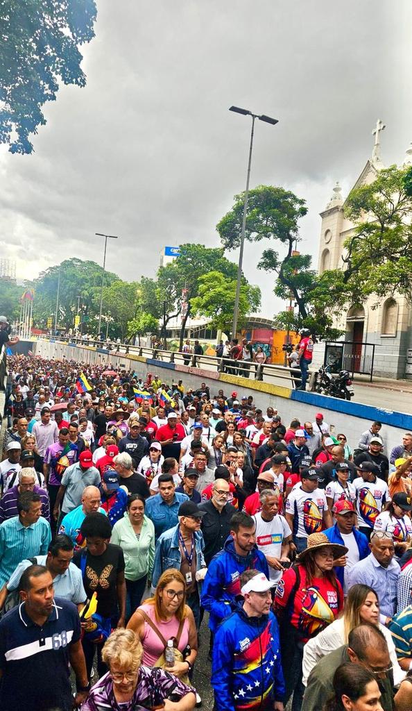 JulioGarciaZ's tweet photo. ¡Somos de verdad! La paz está en la calle y la vamos a defender 🇻🇪❤️

¡Viva la Patria! https://t.co/9WsCSgAHCK