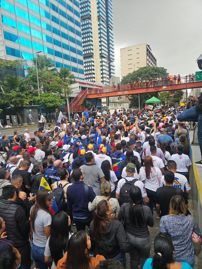 JulioGarciaZ's tweet photo. ¡Somos de verdad! La paz está en la calle y la vamos a defender 🇻🇪❤️

¡Viva la Patria! https://t.co/9WsCSgAHCK