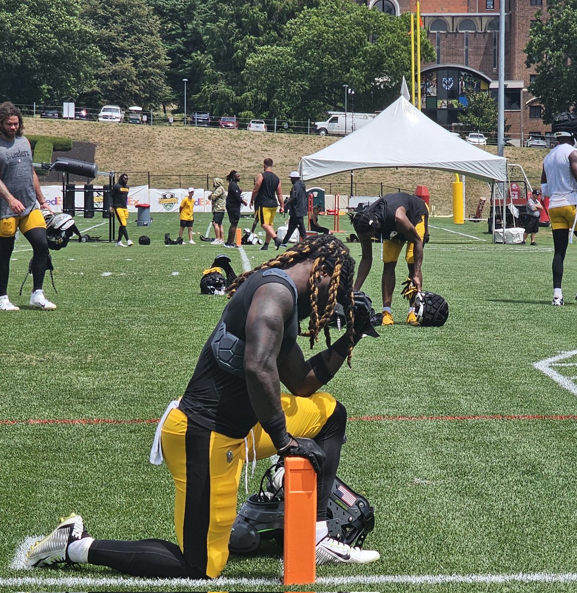 Yet to see Steelers Jonathan Ward exit the field without kneeling and giving thx, that goes all the way back to early spring