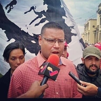 RamirezPancho13's tweet photo. #IDENTIFICADO
Este es juan Carlos Uzcategui alias "el mono" uno de los que anda dirigiendo los colectivos en #merida

Esta secuestrando y golpeando a jóvenes y mujeres en merida y los entrega en la gobernación o la policia. https://t.co/D7aID7ovuK