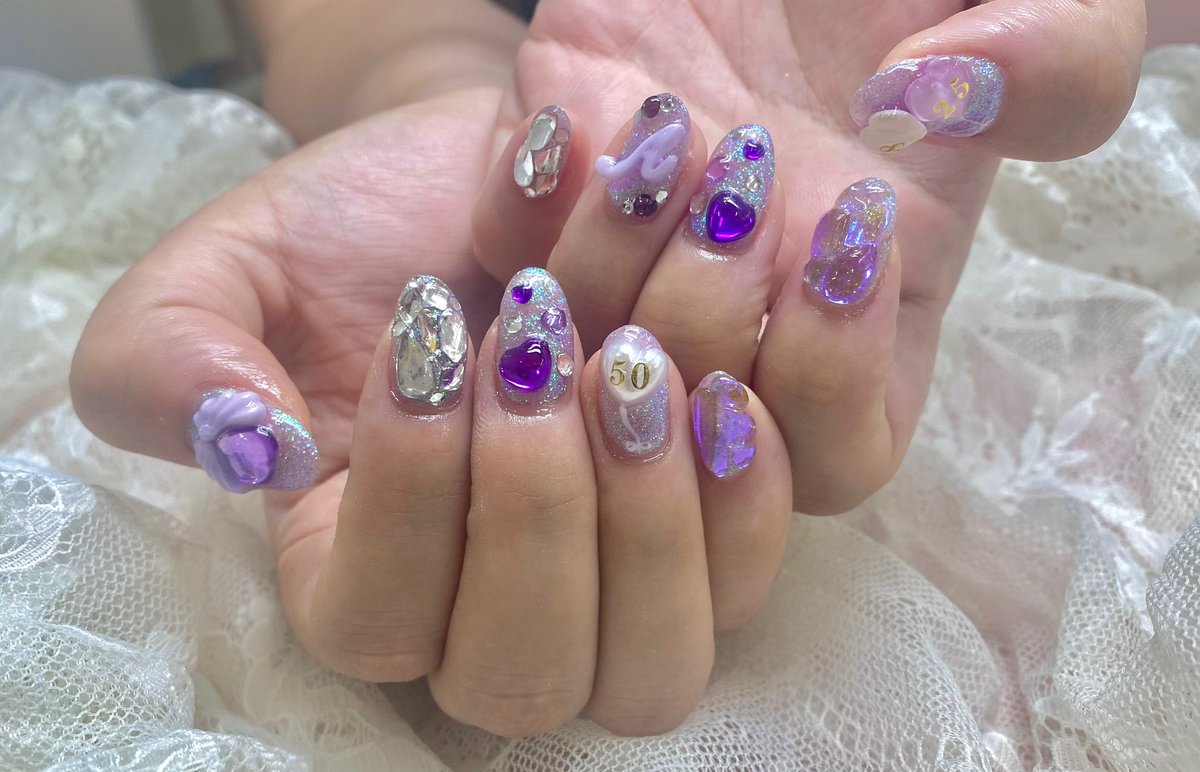 夏イベに向けてALFEEネイルしました〜💅
右手薬指は50周年風船、左手親指は8月25日風船！古希カラーです💜

 #THEALFEE50周年  #THEALFEE