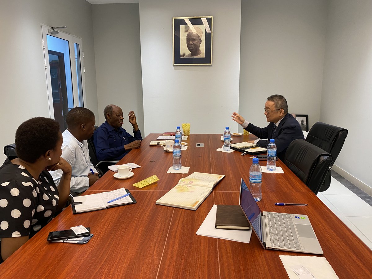 #MNF  delegation led by Chairman of the Board, Mzee  Butiku met  with Shigeki KOMATSUBARA, #UNDP Resident Representative on 19/04/2024. The meeting focused on sharing experiences and strengthening the partnership between the #MNF  and #UNDP to support future development projects.