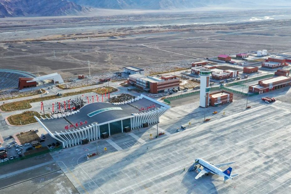chinaorgcn's tweet photo. To build the Xinjiang Uygur autonomous region into an international civil aviation hub for Eurasia and promote the high-quality development of its civil aviation sector, the Civil Aviation Administration of China and the regional government have released a comprehensive guideline. https://t.co/vdA8d3gcnN