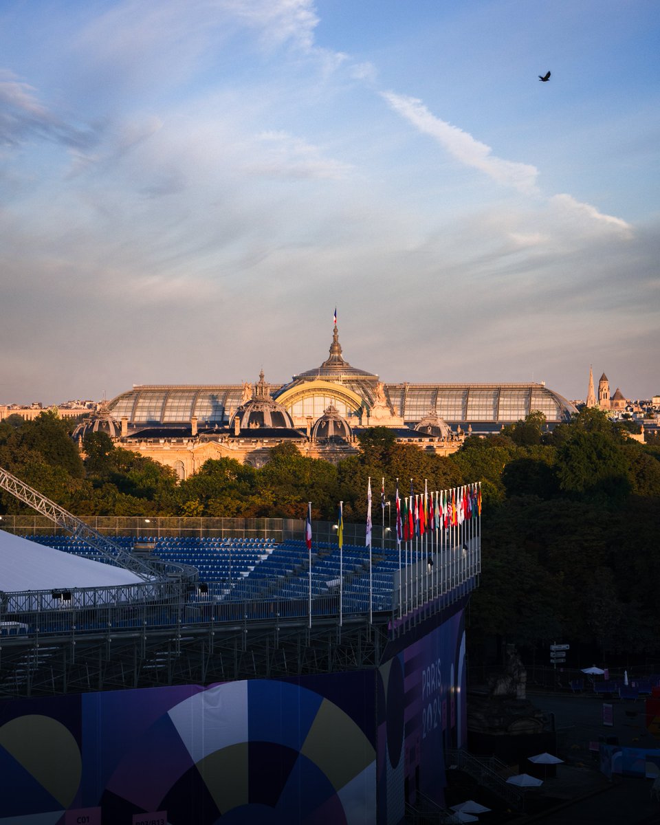Paris2024's tweet photo. Déjà une semaine que les épreuves ont commencé avec des athlètes qui nous font rêver. 🤩

Bonne journée ☀️

#Paris2024
📸 @withCharlyG / @flora_metayer https://t.co/HcLrOyarcR