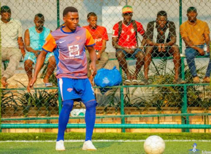 EladoFc's tweet image. Ever fighting to get the balls @KitungaLeague Baale GW14
#Season7
#ElitePublishersLtd
#TulumbeKaaziFinal