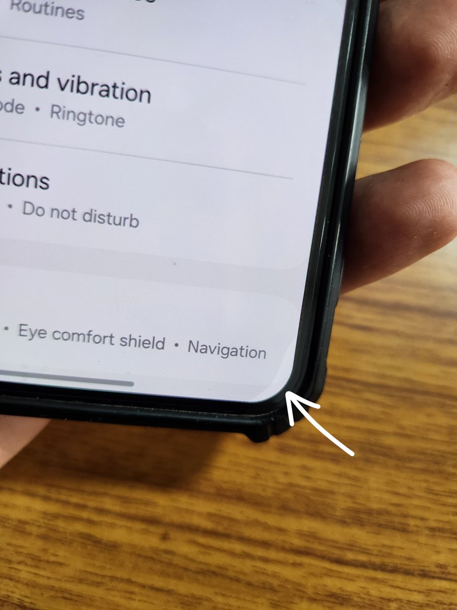 the_wandmaker's tweet image. "For the past week, a white mark has appeared on the bottom corner of my Galaxy S23's screen. Many users worldwide are reporting the same issue as well, this needs to be fixed NOW. What are you doing about it? #SamsungGalaxyS23 #ScreenIssue"
@SamsungIndia @SamsungMobile