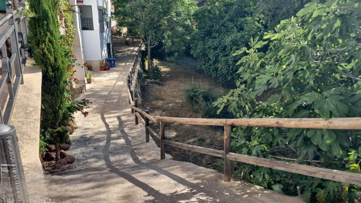 La <a href="/chsriosegura/">Confederación Hidrográfica del Segura</a> termina las tareas de mantenimiento y conservación ordinario en el arroyo Fuente Higuera (#Molinicos) #SierradelSegura #Albacete
🌿Trabajos de desbroce 
🏞️Refuerzo y reparación de barandillas