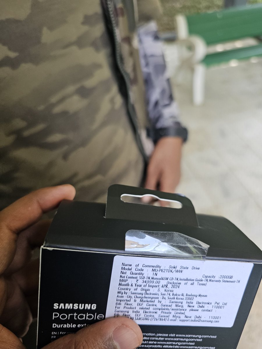 arvindrthy's tweet photo. @amazonIN I ordered a 1TB Samsung T7 SSD which was delivered on 22 July, followed by a 2TB SSD, delivered on 26th July. I unpacked the 2TB SSD box and to my surprise, THERE IS NO DRIVE INSIDE! Please look into my replacement request. Major trust issue now.
#amazon @SamsungIndia https://t.co/yLTeYMjq5P