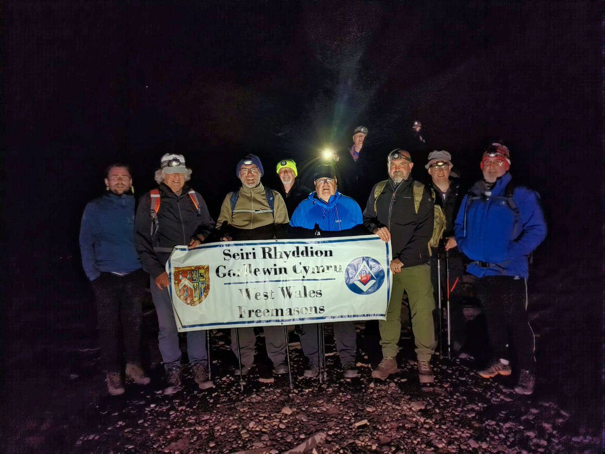 West Wales Mason complete 3rd peak in 24 hours, Pen Y Fan #westwalesmason #stdavidslodge366 #penyfan #w3p #3peaks #welsh3peaks