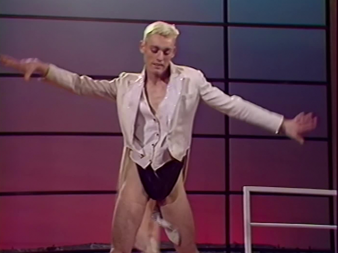 Dans les années 80, tous les samedis sur la première chaine de télé (TF1), à 19h vous aviez un striptease (la playmate).
Dans  "C'est encore mieux l'après-midi" sur Antenne 2 vous aviez le striptease d'un homme (le playmec).

Imaginez le tollé si nous avions cela aujourd'hui...