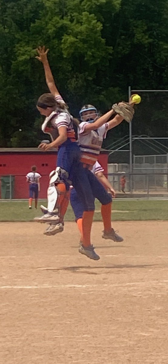 Pitcher/Catcher Duo! <a href="/Holliehaberstr2/">Holliehaberstroh</a> <a href="/HannahHaberstro/">Hannah Haberstroh</a>  <a href="/GatorsPremier10/">Indiana Gators Premier Lloyd 16U</a> “Let me tell ya bout my best friend!” WE do it all as a team! We see you <a href="/Sydfrank12/">Sydnee Frank (2028)</a> 😉#Softball #Catcher #Pitcher #Airtime <a href="/CenterGroveSB/">CG Trojan Softball</a> <a href="/USSSA/">USSSA</a>