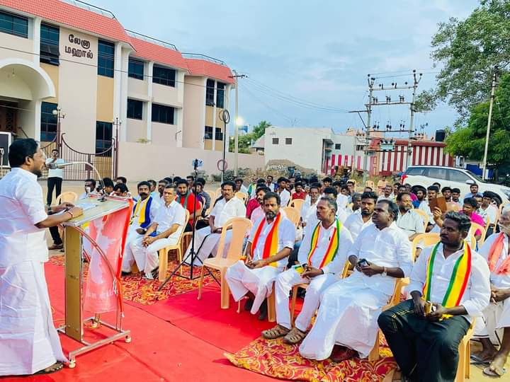 aspandian01's tweet photo. இன்று பரமக்குடி 5 முனை சந்திப்பில் நடைபெற்ற தாய்த்தமிழர் கட்சியின் ஊடகப்பிரிவு ஒருங்கிணைப்பாளர் களப் போராளி அன்புத் தம்பி மாறன் மைக்கேல் அவர்கள் நினைவேந்தல் இரங்கல் கூட்டத்தில் பங்கேற்று தம்பிக்கு மலர் அஞ்சலி செலுத்தி வீரவணக்க உரையாற்றினேன்.. https://t.co/2qhCkZ1cIO