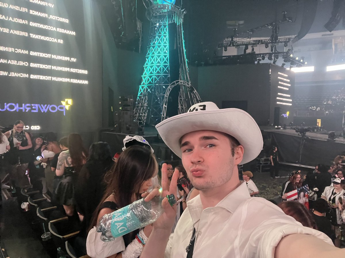 EthanKpop_core's tweet image. And that’s it for my first ever concert! Ty so much @ATEEZofficial for an amazing show see you tomorrow! 💜 #signingoff mingi_core #duluthatiny