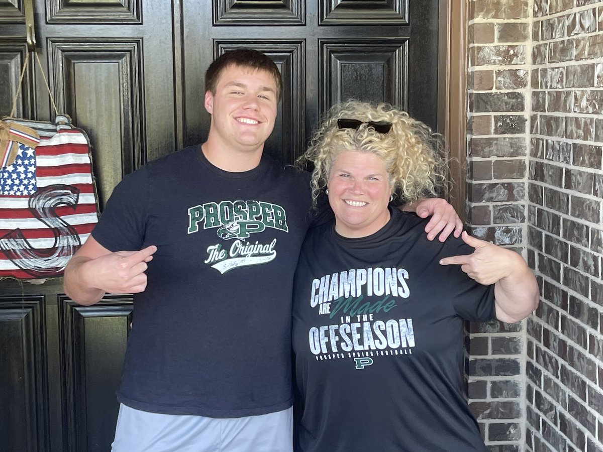 kellmedsto's tweet image. Varsity Moms Night with my Big Guy!! @stover2026 
#steamrollers
#theship