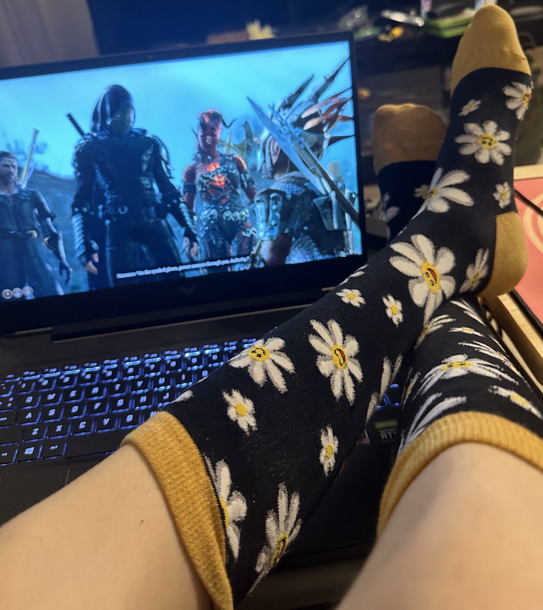 If only there was a loser like you around to worship my socks while I do something better to turn my attention to. 🙄
