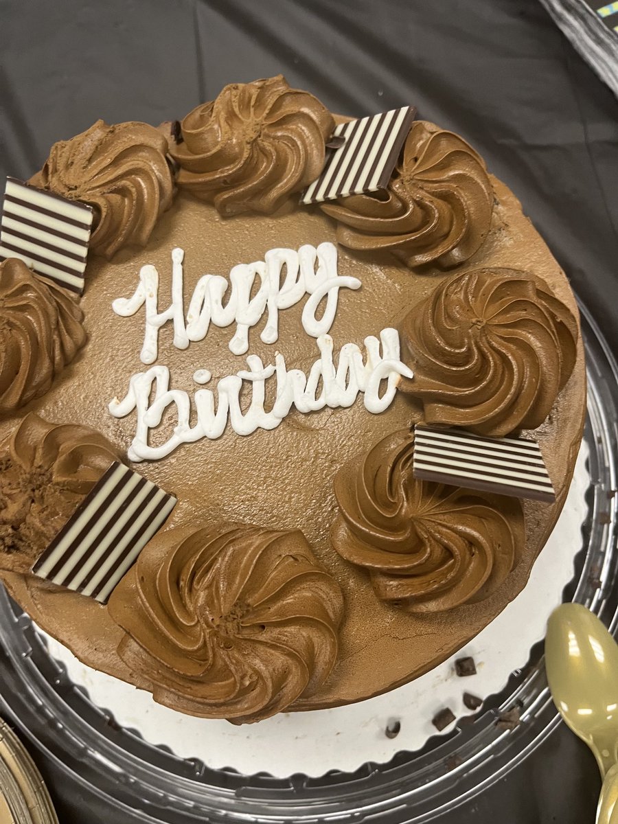 SagharTanner's tweet photo. Celebrating Teams 🎂🎉🥳✈️🎈🎊 https://t.co/QoDAgh7x4N