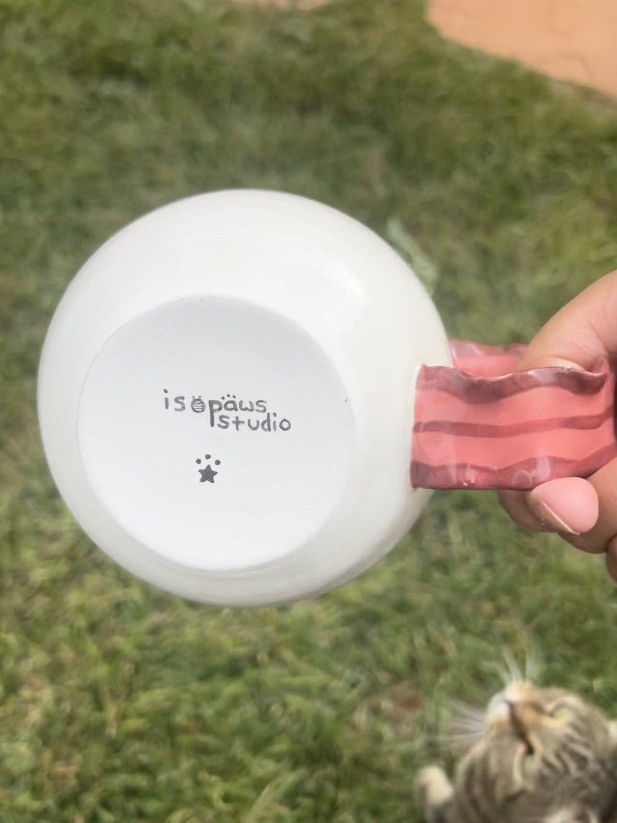 pxlatedtraveler's tweet photo. My new mug 😌
Super very forever one of a kind cause it was made by hand by the two talents of @isopaws_studio🐾 https://t.co/wPashbqZJj