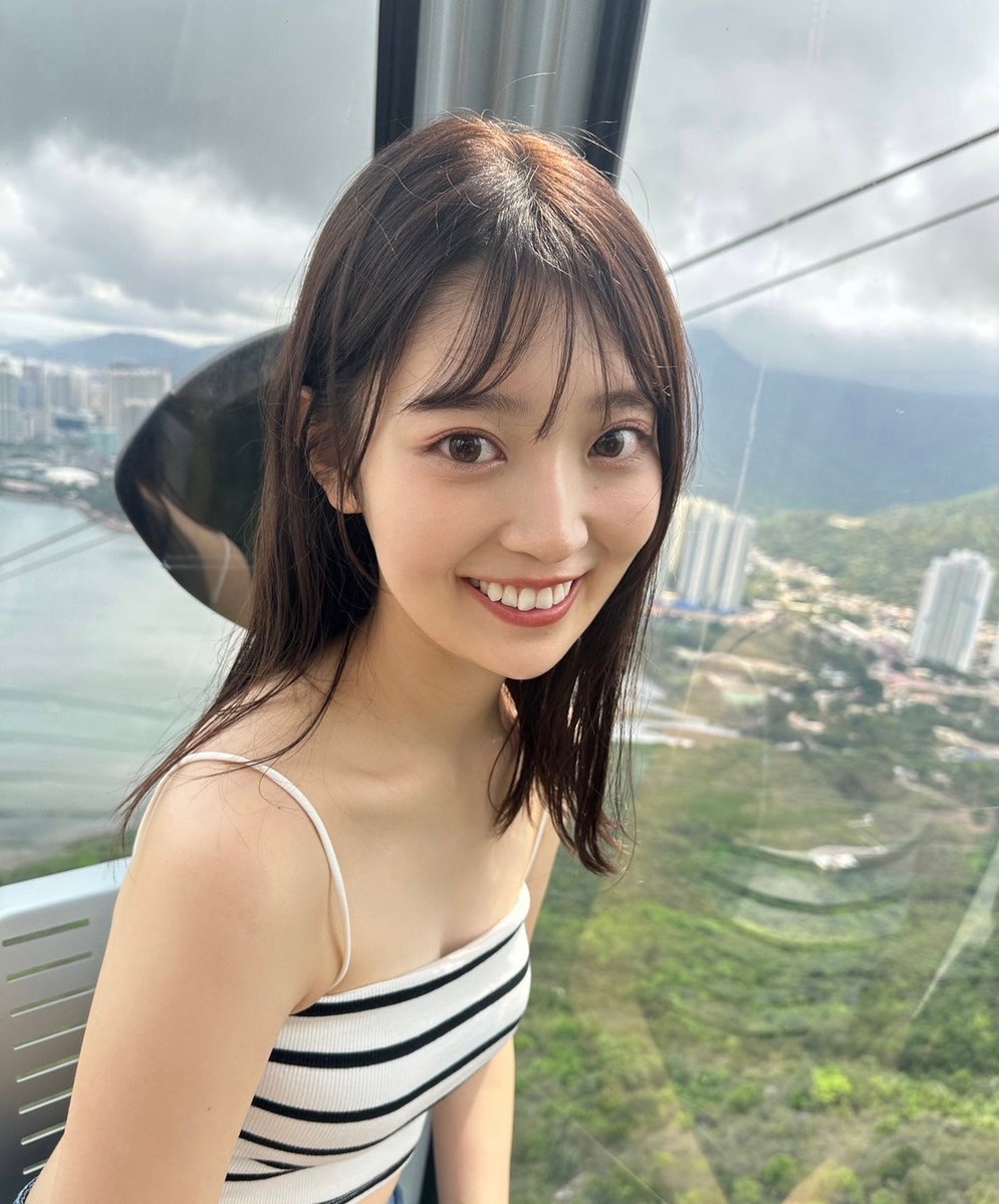 乃木坂46 阪口珠美1st写真集『青いバラ』【公式】大好評発売中 乃木坂46 阪口珠美1st写真集『青いバラ』【公式】大好評発売中