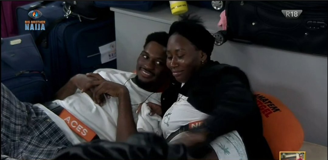 topher - dont worry if you're well built, I'll be giving you my duvet, I'll freeze for you.
*both laugh*
nelly - dont use this thing that i just told you that i like you, as a medium to be using me to catch cruise. are you hearing?
topher - *laughs* ah ahn so you dont believe i