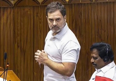 AapnoNagaur's tweet photo. राहुल, अखिलेश और तेजस्वी का भाईचारा देखिए

अनुराग ठाकुर ने अमर्यादित टिप्पणी की राहुल गांधी पर 

इस टिप्पणी पर लोकसभा में आग बबूला हुए अखिलेश यादव 

इस टिप्पणी ��र अखिलेश यादव का भाषण पोस्ट किया तेजस्वी यादव के RJD हैंडल ने।

यह तीनों भाइयों का भाईचारा है❤️ https://t.co/JYW5ucZ9o2