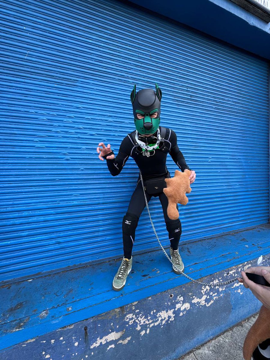being a feral pup at #dorealley with <a href="/APup_Apex/">Apex</a> and <a href="/pupMarchosias/">Marchosias➡️Folsom</a>