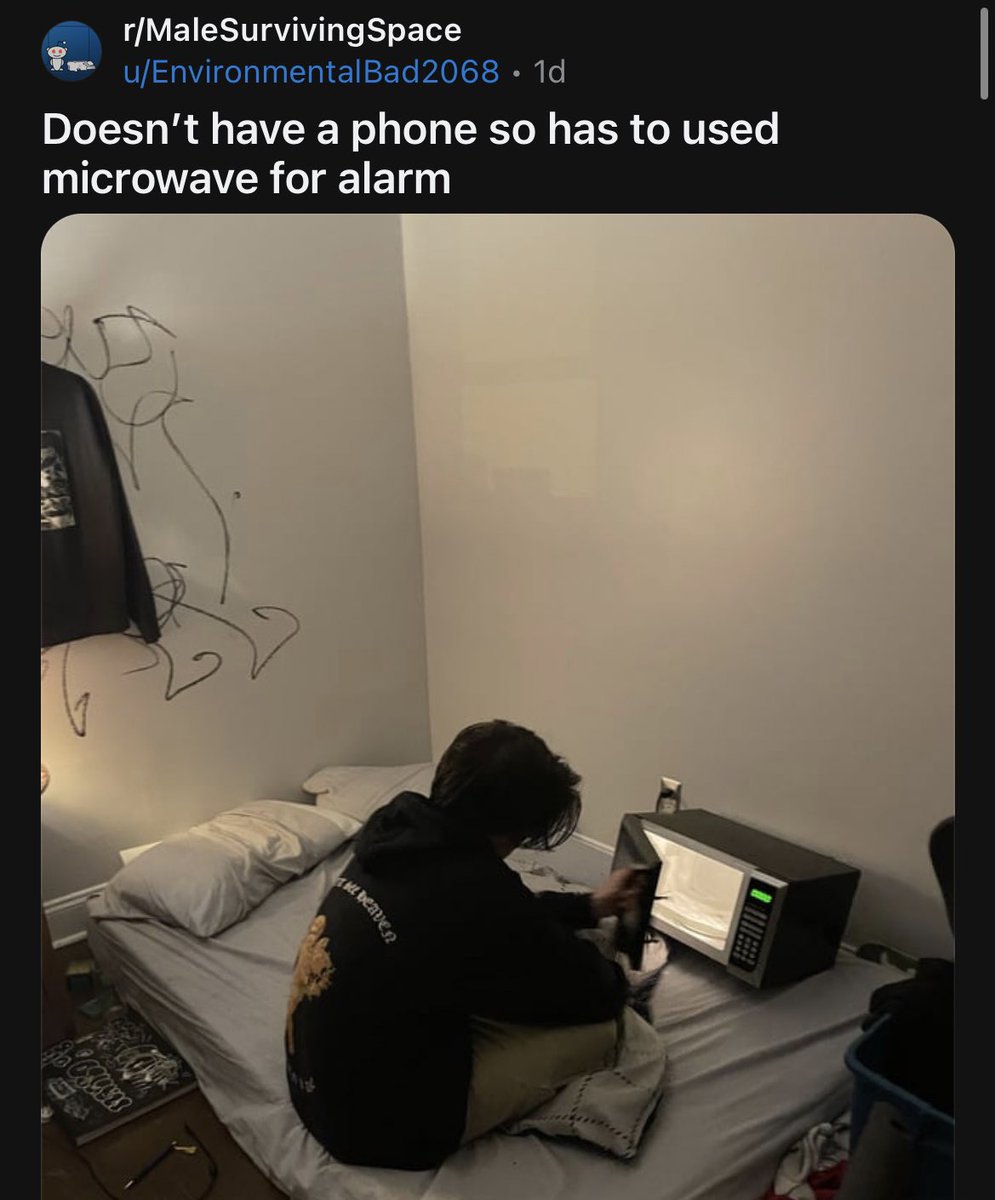 malelivingspace.txt tweet media