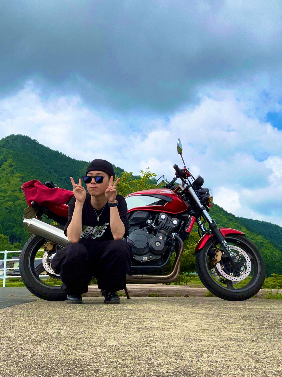 Game_Harigami's tweet photo. 名前:(はり)がみちゃん
年齢:25
身長:175
住み:兵庫
愛機:CB400SF HYPER VTEC 
         Revo(2012年式)
趣味:めちゃくちゃ多いんで
        プロフに書いてます。
一言:2年前のうちへ、
        スーフォア買えたぞ最高やぞ
#バイク乗りとして軽く自己紹介 
#バイク好きな人と繋がりたい https://t.co/q8lKmFuE8Q